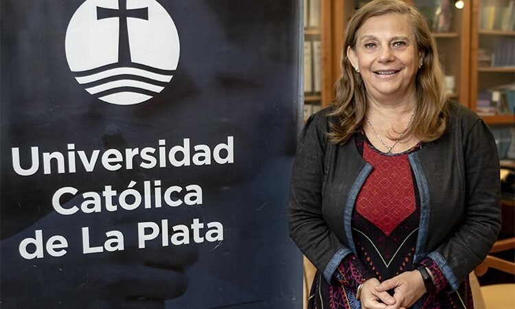 Designan a la profesora Rita Gajate por cuatro años más como rectora de la UCALP