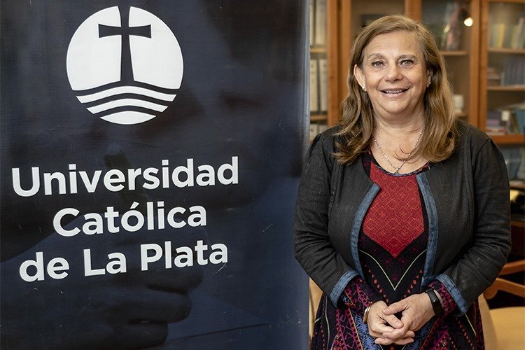 Designan a la profesora Rita Gajate por cuatro años más como rectora de la UCALP