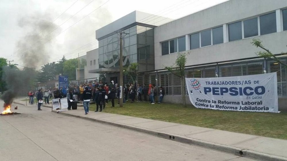 Hubo protestas en Rosario, Zárate, Mar del Plata y CABA por el ajuste laboral