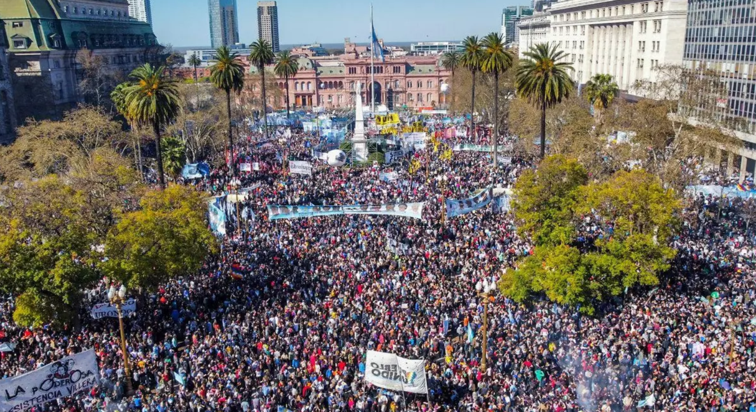 Cristina Kirchner habló desde su prisión domiciliaria y volvió a marcar la agenda: “Vamos a volver”