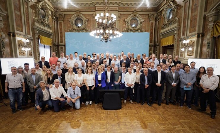 Crisis en los municipios: Kicillof convoca a los 135 intendentes bonaerenses