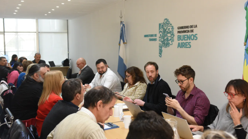 Paritarias: el Gobierno de Kicillof convocó a docentes y estatales tras anuncio de paro