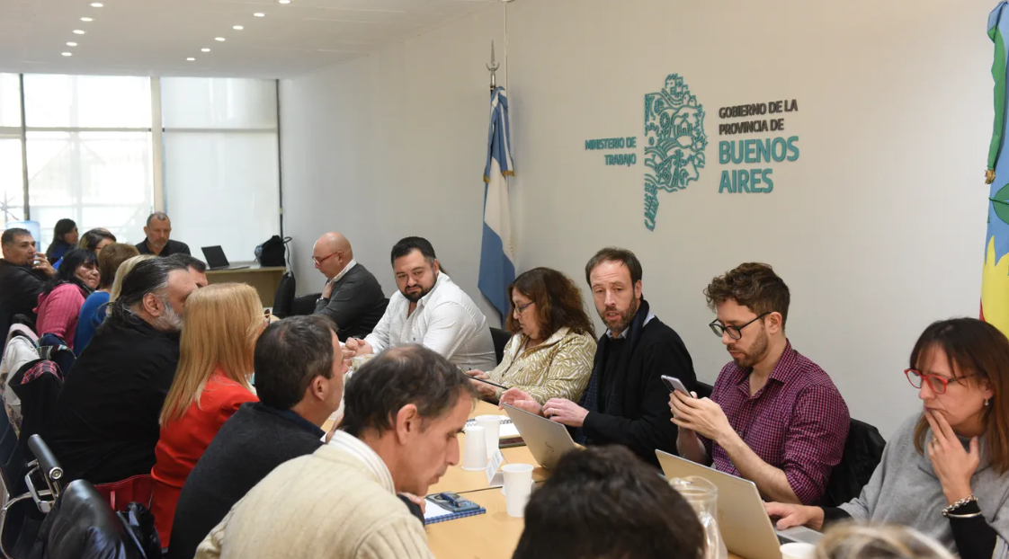 Paritarias: el Gobierno de Kicillof convocó a docentes y estatales tras anuncio de paro