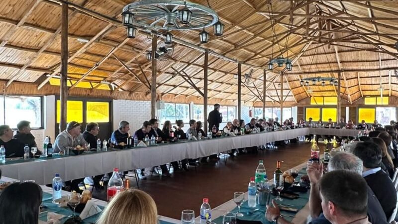 Uñac reunió al peronismo sanjuanino en el inicio de su recorrido nacional